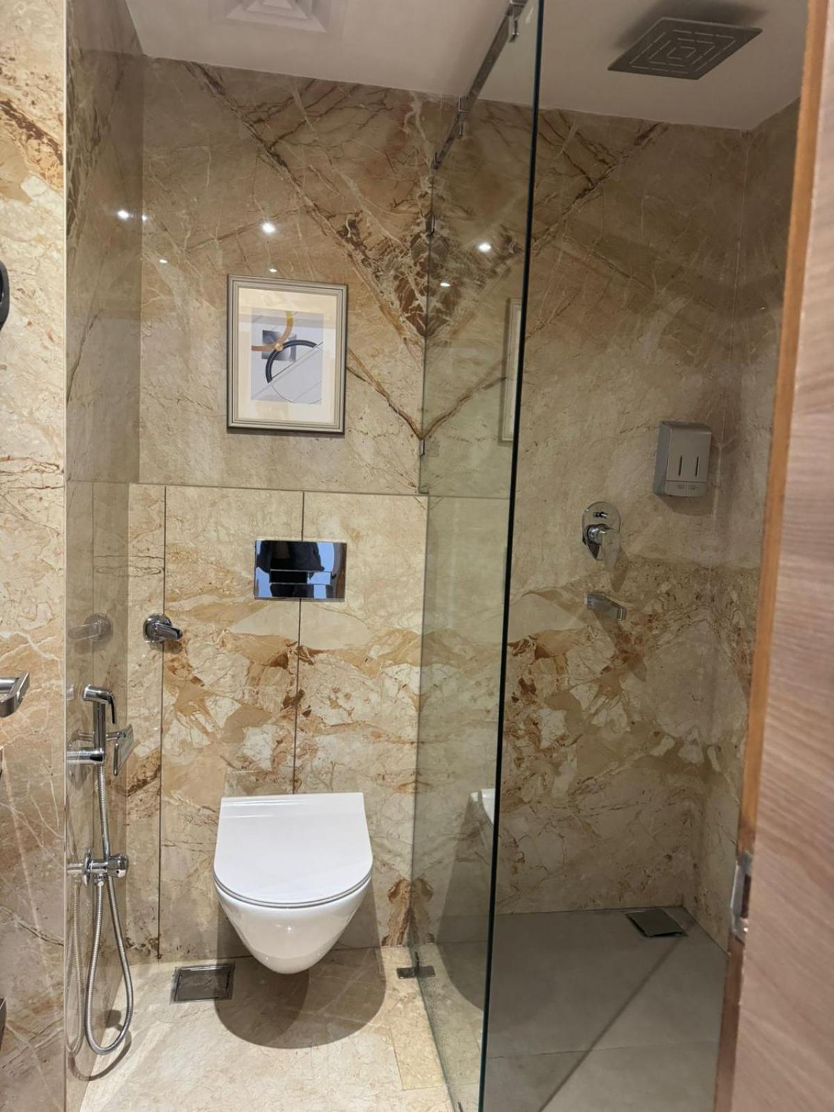 De Crown Inn Jogikuti Zewnętrze zdjęcie