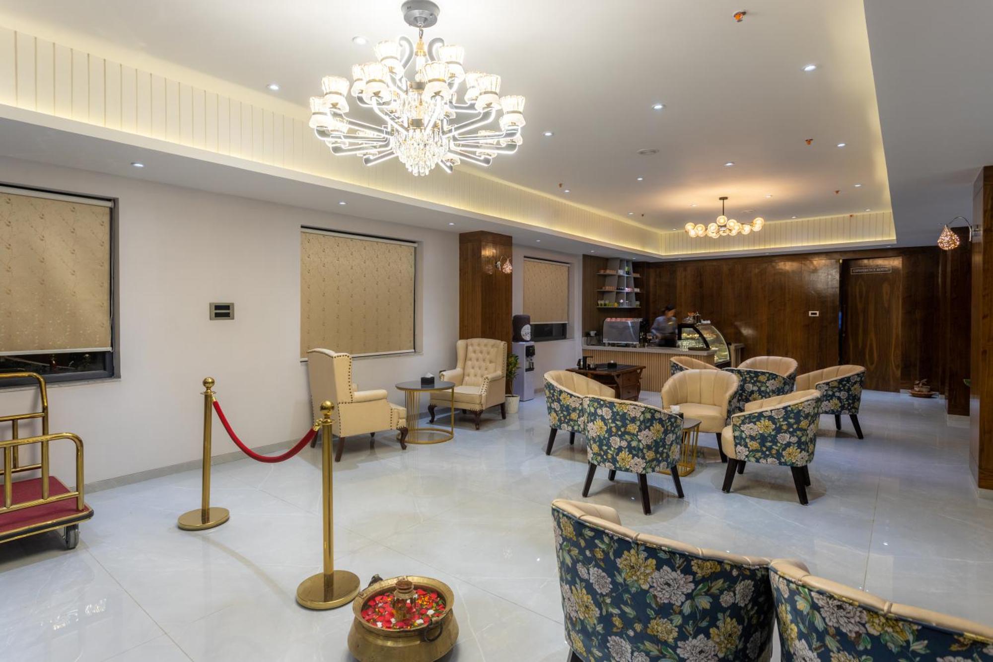 De Crown Inn Jogikuti Zewnętrze zdjęcie